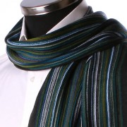 Echarpe à fines rayures vertes, grises et bleues