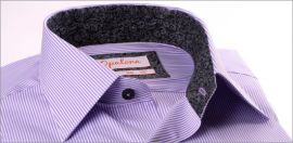 Chemise à fines rayures mauves et blanches, col et poignets à motifs gris foncé