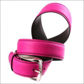 Ceinture en cuir rose fuchsia à surpiqures noires 
