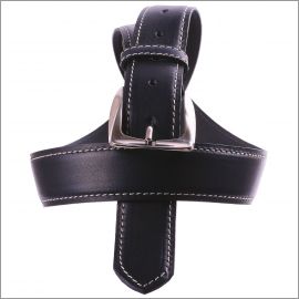 Ceinture en cuir bleu marine à surpiqures blanches