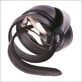 Ceinture en cuir noire à surpiqures bleues