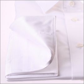 Chemise blanche à poignets mousquetaires tissu gabardine