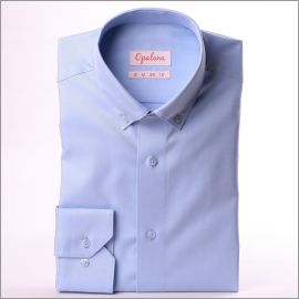 Chemise bleu clair à col boutonné