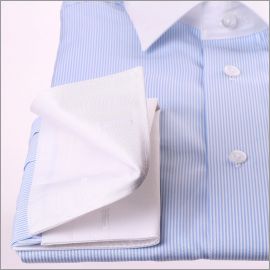 Chemise rayée bleue et blanc à col et poignets mousquetaires blancs