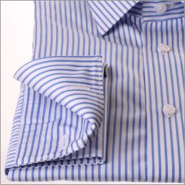 Chemise à poignets mousquetaires à rayures bleues et blanches