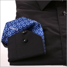 Chemise noire à col et poignets à motifs fleuris bleus