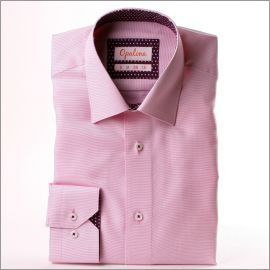 Chemise rose à col et poignets à pois roses sur fond violet