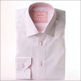 Chemise blanche à col et poignets à motifs fleuris fuchsias