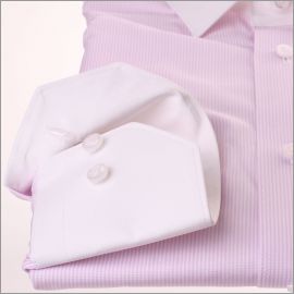 Chemise à fines rayures blanches et mauves, col et poignets blancs