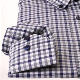 Chemise à carreaux bleu marine, gris et blancs et col boutonné