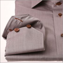 Chemise à mini chevrons marrons et beiges et boutons marrons