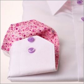 Chemise blanche à col et poignets fleuri rose