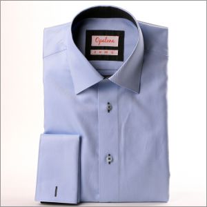 Chemise bleue à col et poignets à motifs gris