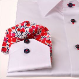 Chemise blanche à col et poignets à motifs fleuris rouges