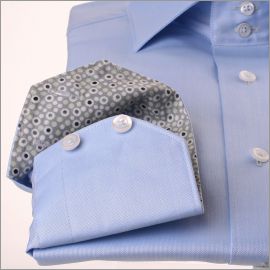 Chemise bleu ciel à col et poignets gris à bulles