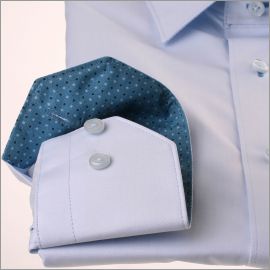 Chemise bleue ciel à col et poignets bleu gris à pois