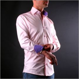 Chemise rose à col et poignets à motifs géométriques violets