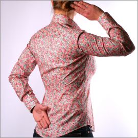 Chemisier en tissu Liberty à fleurs roses