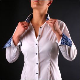 Chemisier blanc à col et poignets à motifs papillons bleus