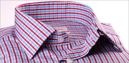 Chemise à carreaux bleus, blancs et bordeaux