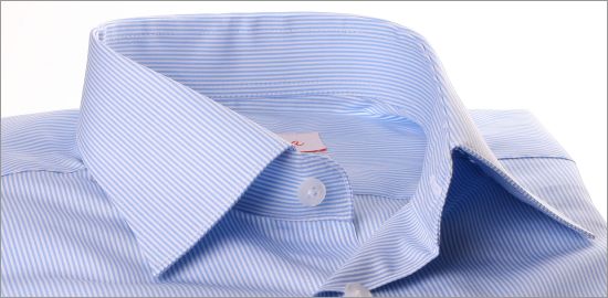 Chemise à fines rayures bleues et blanches