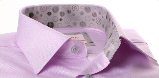 Camisa lila con gris claro cicular patrón cuello y puños