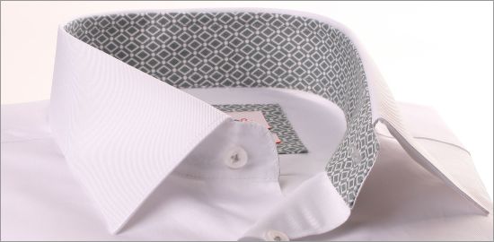 Chemise blanche à col et poignets gris à motifs losanges