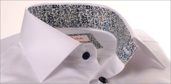 Chemise blanche à col et poignets fleuris bleu marine