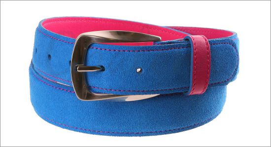 Ceinture en veau velours bleu électrique à revers et surpiqûres fuchsias