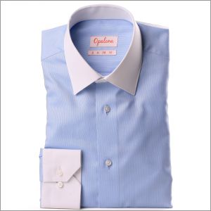 Chemise oxford bleue à col et poignets blanc